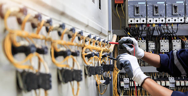 Professional Electrician technician working in Bellevue, KY
